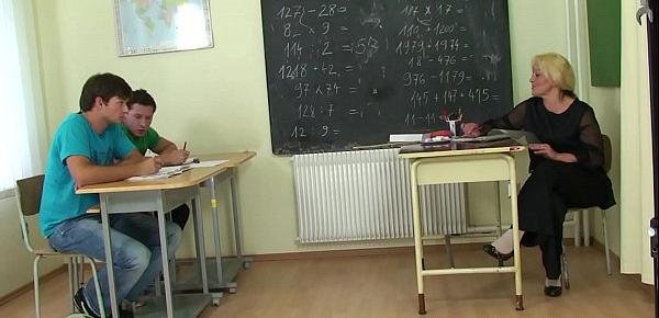  Granny teacher double penetration in the classroom